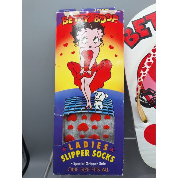 Betty Boop L 9-10 Flip Flops Sandals And Slipper Socks. New - Picture 3 of 6